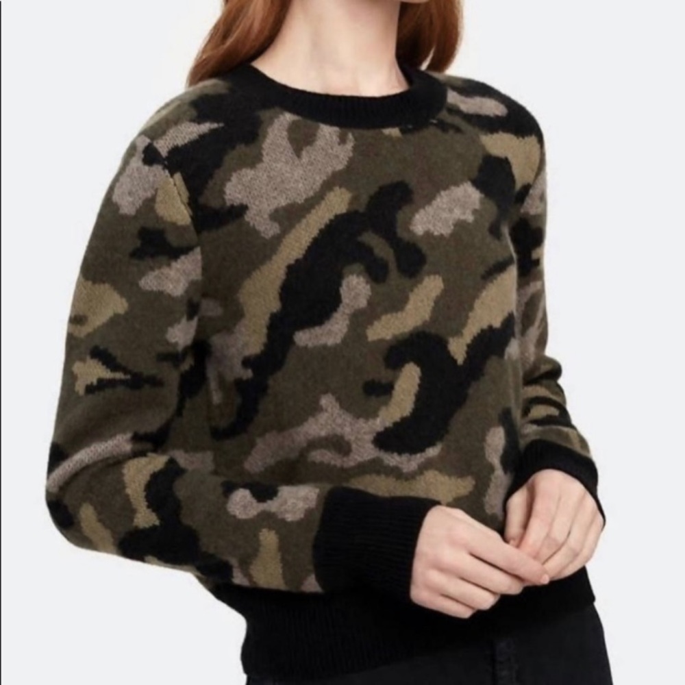 NWOT Cloth & stone fuzzy camo pullover sweater medium